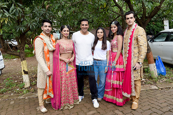 Akshay Kumar and Bhumi Pednekar promote their film ‘Toilet – Ek Prem Katha’ on Yeh Rishta Kya Kehlata Hai Akshay Kumar and Bhumi Pednekar promote their film ‘Toilet – Ek Prem Katha’ on Yeh Rishta Kya Kehlata Hai