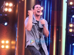 Akshay Kumar promotes ‘Toilet – Ek Prem Katha’ on Amul Sa Re Ga Ma Pa Li’l Champs