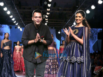Saiyami Kher walks the ramp for designer Nachiket Barve at the Lakme Fashion Week 2017-