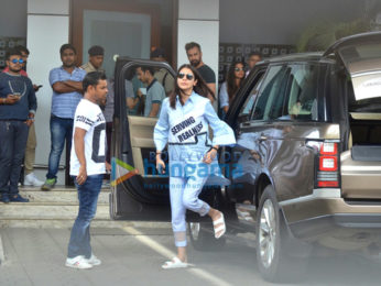Shah Rukh Khan and Anushka Sharma snapped leaving to promote the film Jab Harry Met Sejal in Kolkata