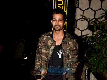 Shah Rukh Khan, Sushant Singh Rajput, Kriti Sanon and others grace Rohini Iyer's birthday bash