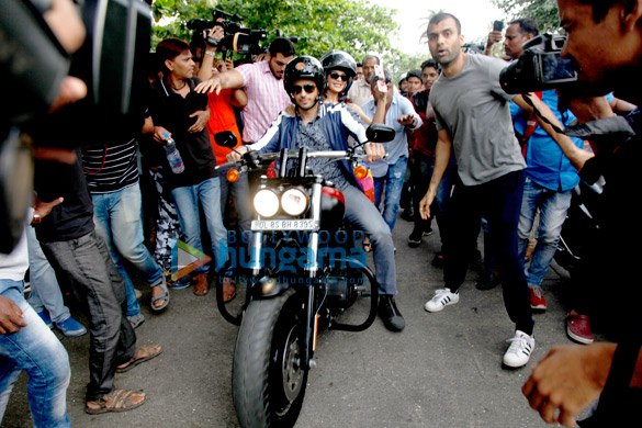 Sidharth Malhotra and Jacqueline Fernandez snapped riding a bike to promote A Gentleman in Bandra