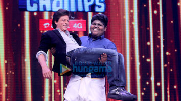 This picture of Shah Rukh Khan being picked up by a kid will leave you in splits