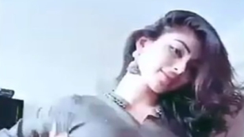 WATCH: Mouni Roy’s sexy moves on Baadshaho’s ‘Mere Rashke Qamar’ are not to be missed