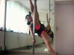 WOW! Here’s how Jacqueline Fernandez practices pole dancing at home WOW! Here’s how Jacqueline Fernandez practices pole dancing at home