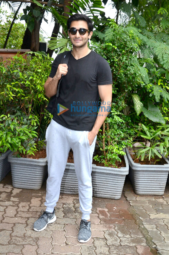 Rohan Mehra snapped post his gym session Rohan Mehra snapped post his gym session