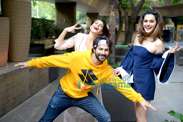 Varun Dhawan, Jacqueline Fernandez and Taapsee Pannu snapped promoting their film Judwaa 2 Varun Dhawan, Jacqueline Fernandez and Taapsee Pannu snapped promoting their film Judwaa 2