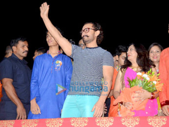 Aamir Khan graces Navratri Pooja in Vadodara