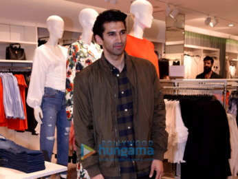 Aditya Roy Kapur, Raima Sen, Bhaichang Bhutia at H&M store launch in Kolkata