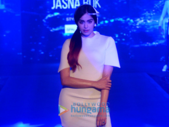 Hrithik Roshan, Esha Gupta, Nidhhi Agerwal and others walk at Tech FashioHrithik Roshan, Esha Gupta, Nidhhi Agerwal and others walk at Tech Fashion Tour Season 3n Tour Season 3