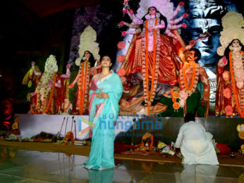 Kajol kick starts her Navratri by attending the Durga pooja pandal