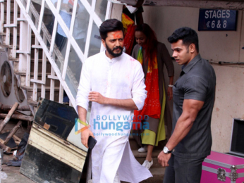 Riteish Deshmukh spotted after photoshoot at Mehboob Studio
