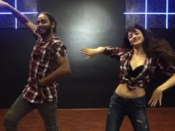 ROCKING dancing by Sandeepa Dhar on Chalti Hai Kya 9 se 12 from Judwaa 2