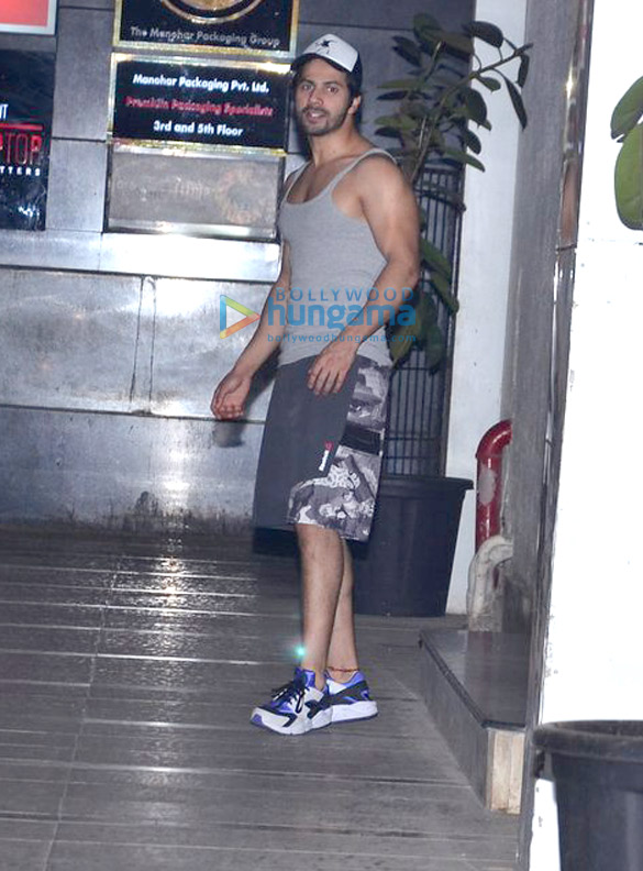 Varun Dhawan snapped with his gym trainer and friend in Bandra Varun Dhawan snapped with his gym trainer and friend in Bandra