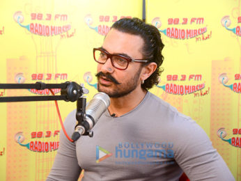 Aamir Khan snapped promoting Secret Superstar at Radio Mirchi