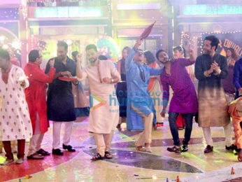 Team of Golmaal Again on the sets of 'Taarak Mehta Ka Ooltah Chashmah'