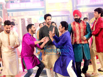 Team of Golmaal Again on the sets of 'Taarak Mehta Ka Ooltah Chashmah'