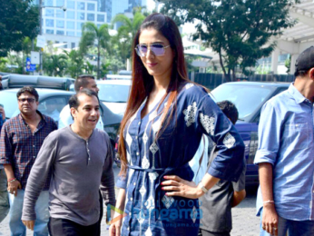 'Golmaal Again' team snapped having lunch