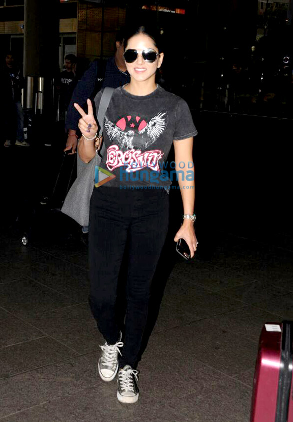Sunny Leone, Jacqueline Fernandez and others snapped the airport Sunny Leone, Jacqueline Fernandez and others snapped the airport