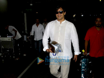Kajol and Vivek Oberoi arrive from Goa