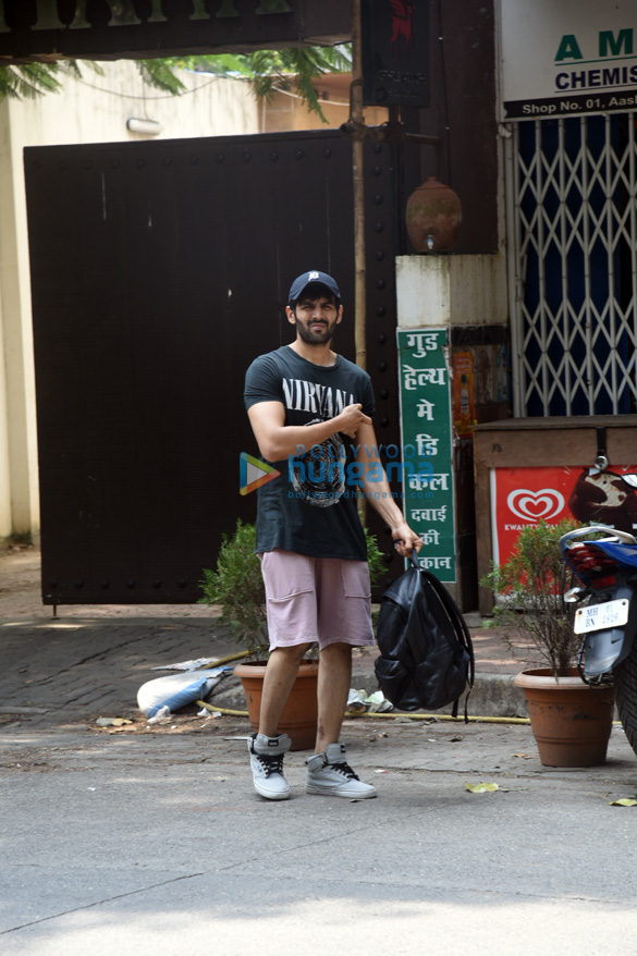Kartik Aaryan snapped post their gym sessions Kartik Aaryan snapped post their gym sessions