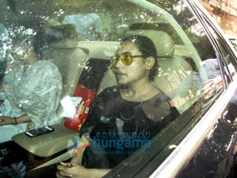 Rani Mukerji at her father Ram Mukerji's funeral4