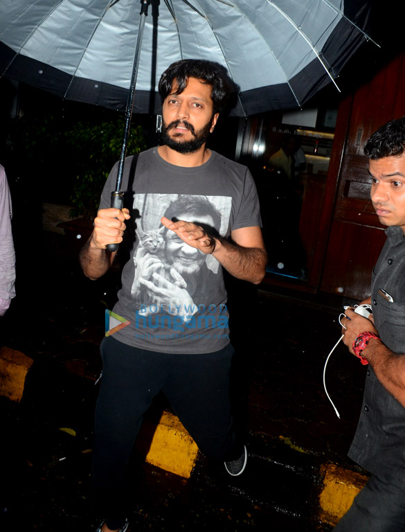 Riteish Deshmukh spotted at Salt Water Cafe, Bandra Riteish Deshmukh spotted at Salt Water Cafe, Bandra