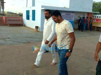 Sanjay Dutt visits a temple in Bikaner