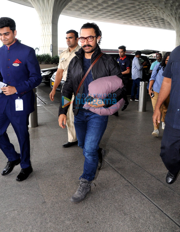 Aamir Khan, Akshay Kumar, Sunny Leone and others snapped at the airport Aamir Khan, Akshay Kumar, Sunny Leone and others snapped at the airport