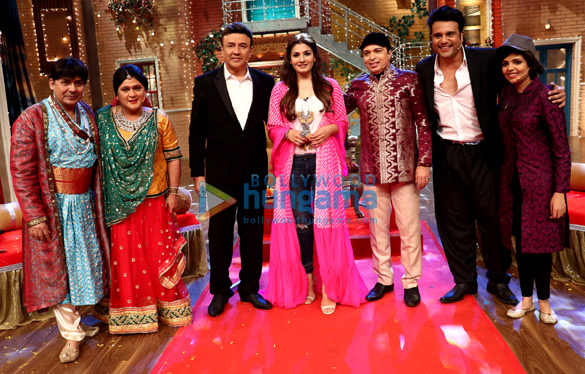 Anu Malik, Raveena Tandon and Altaf Raja on the sets of ‘The Drama Company’ Anu Malik, Raveena Tandon and Altaf Raja on the sets of ‘The Drama Company’