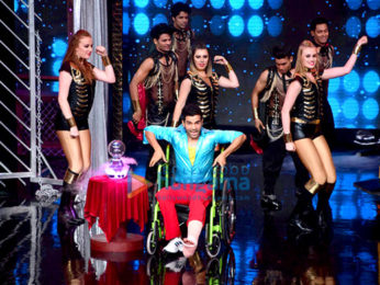 Hrithik Roshan, Kriti Sanon and Rajkummar Rao snapped on sets of Farah Khan's Lip Sing Battle