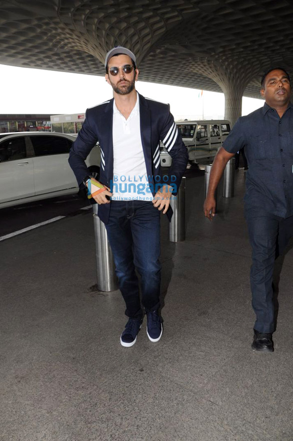 Hrithik Roshan, Shilpa Shetty and others snapped at the airport Hrithik Roshan, Shilpa Shetty and others snapped at the airport