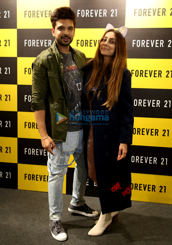 Karan Kundra and Anusha Dandekar launch Forever 21’s store in Amritsar Karan Kundra and Anusha Dandekar launch Forever 21’s store in Amritsar