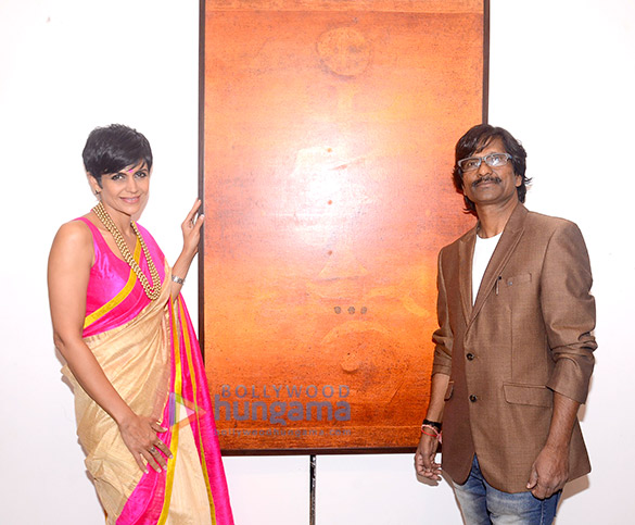 Mandira Bedi inaugurates Ramesh Thorat’s painting exhibition Mandira Bedi inaugurates Ramesh Thorat’s painting exhibition