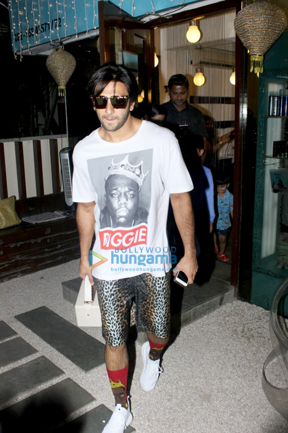 Ranveer singh spotted outside B-blunt, Khar in his new look