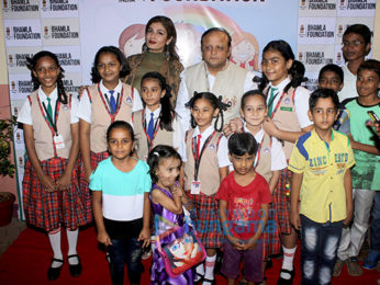 Raveena Tandon and Kanika Kapoor at a Children's Day event organized by Bhamla Foundation