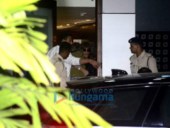 Shah Rukh Khan's family snapped post Charter Flight