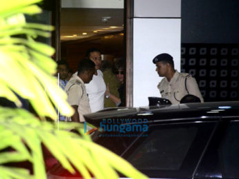 Shah Rukh Khan's family snapped post Charter Flight