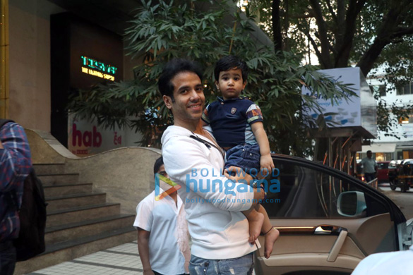 Tusshar Kapoor with son Laksshya Kapoor at Bandra Tusshar Kapoor with son Laksshya Kapoor at Bandra