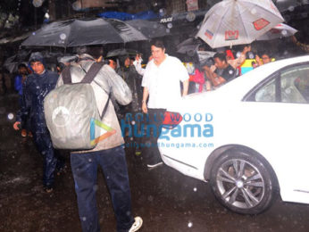 Abhishek Bachchan, Salim Khan, Ranbir Kapoor and others attend the funeral of the late Shashi Kapoor