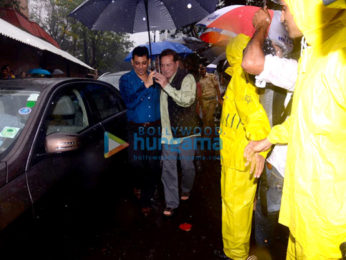 Abhishek Bachchan, Salim Khan, Ranbir Kapoor and others attend the funeral of the late Shashi Kapoor