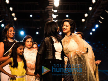 Divya Khosla Kumar walks the ramp for Rina Dhaka at the Pune Fashion Week 2017