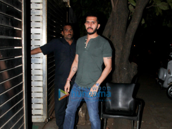 Farhan Akhtar, Ritesh Sidhwani, Shweta Nanda and Karan Johar spotted at Zoya Akhtar's house