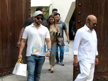Roshan family spotted having lunch at their residence