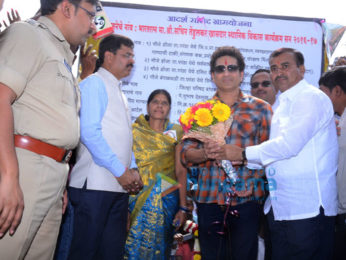 Sachin Tendulkar visits his adopted village Donja in Marathwada