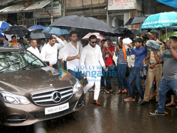 Shah Rukh Khan, Amitabh Bachchan, Abhishek Bachchan, Ranbir Kapoor and others attend the funeral of the late Shashi Kapoor