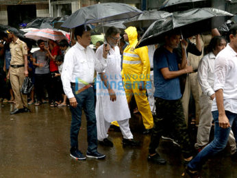 Shah Rukh Khan, Amitabh Bachchan, Abhishek Bachchan, Ranbir Kapoor and others attend the funeral of the late Shashi Kapoor