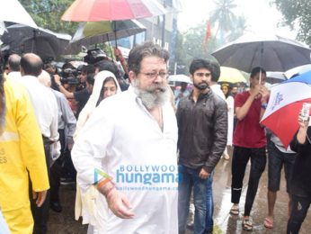 Shah Rukh Khan, Amitabh Bachchan, Abhishek Bachchan, Ranbir Kapoor and others attend the funeral of the late Shashi Kapoor