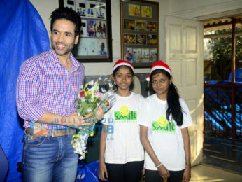 Tusshar Kapoor celebrates his birthday with children's from Smile Foundation