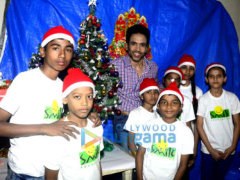 Tusshar Kapoor celebrates his birthday with children's from Smile Foundation